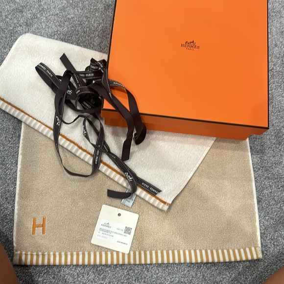 Authentic Hermes hand towel - Picture 5 of 7
